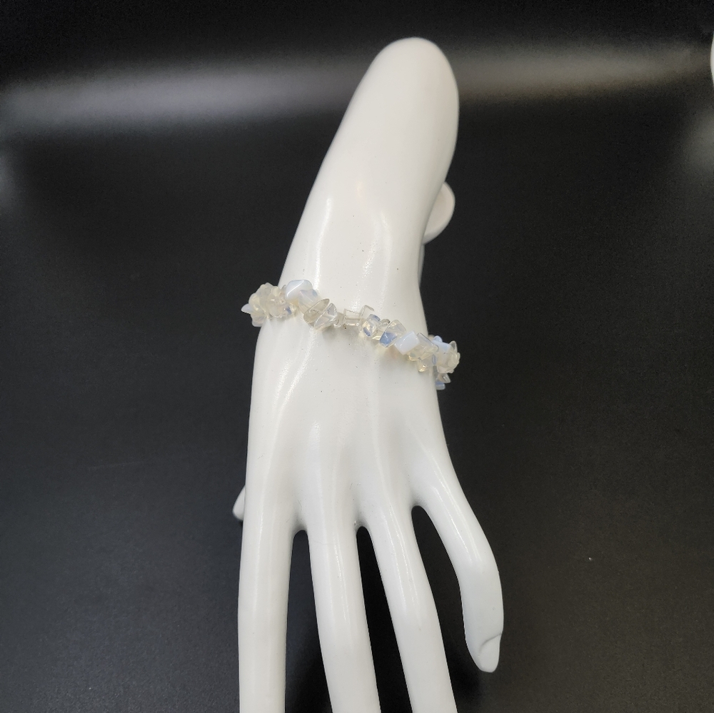 Opulescent glass bead bracelet